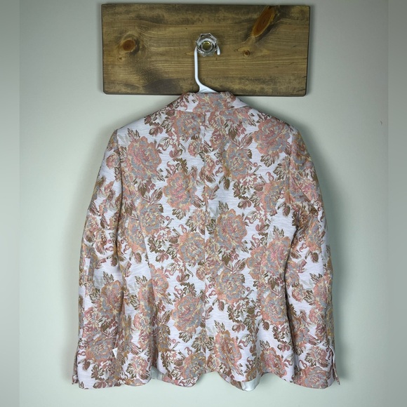 NWT Zara Embroidered Floral Blazer Size Medium- gorgeous blazer! - Picture 3 of 8